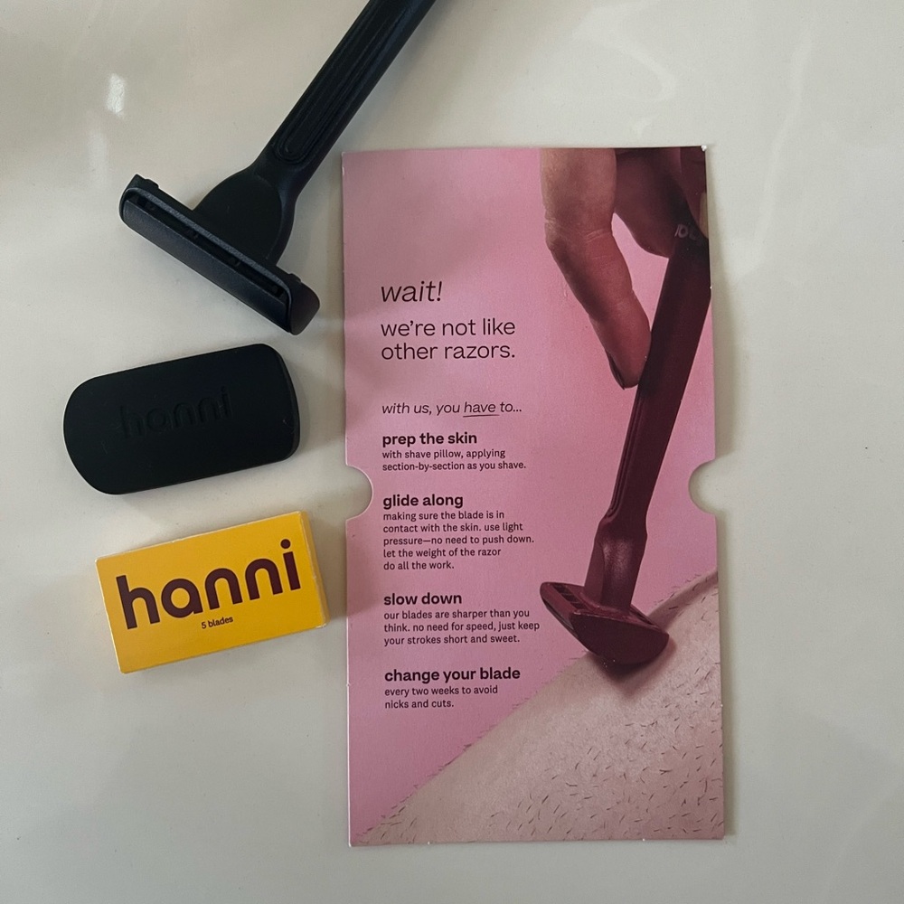 Haani Black Razor with Pink and Yellow Packaging